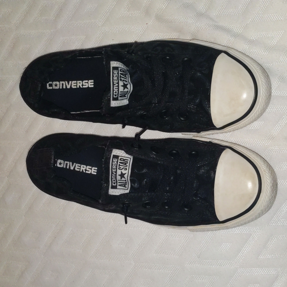 Black feather pattern Converse All-star sneakers Mens 8, Womens size 10.